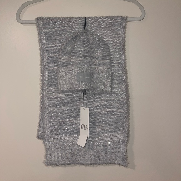 Calvin Klein Gray Knit Scarf and Beanie Set - Picture 1 of 3